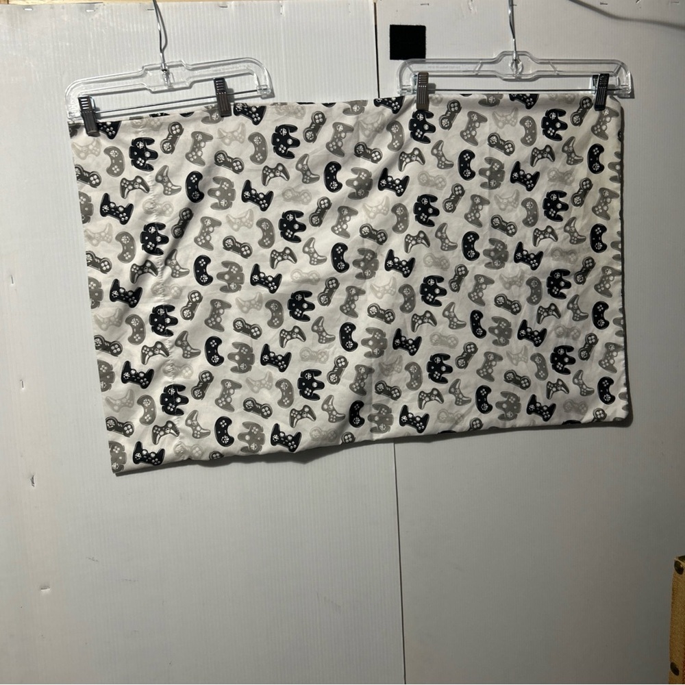 Playful Black and Gray Patterned Bedding Sheet